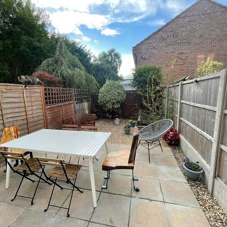 Villa Beautiful Town House With Private Garden And Patio Canford Magna Exterior foto