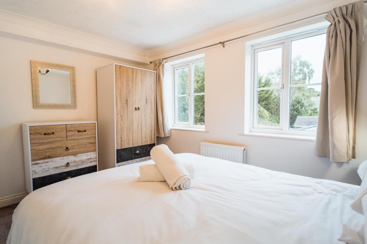 Villa Beautiful Town House With Private Garden And Patio Canford Magna Exterior foto