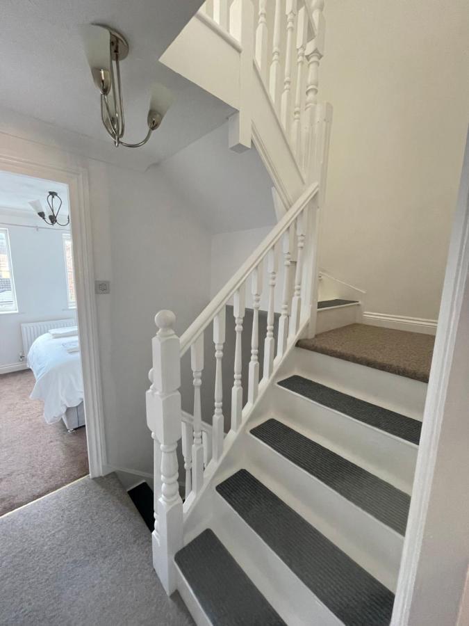 Villa Beautiful Town House With Private Garden And Patio Canford Magna Exterior foto